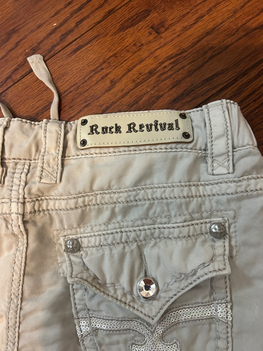 Rock Revival Cream Embroidered Pocket Kids Jeans. Medium 32 inseam. - Picture 3 of 9